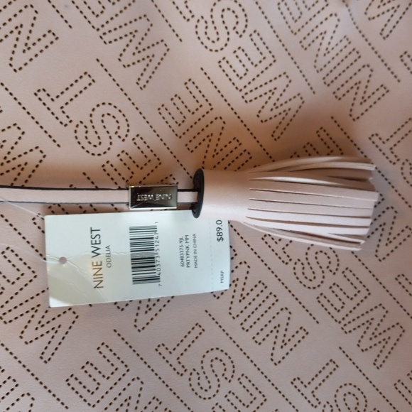 Tote - Picture 15 of 16